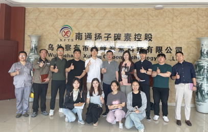 公司领导与韩国客户合影留念